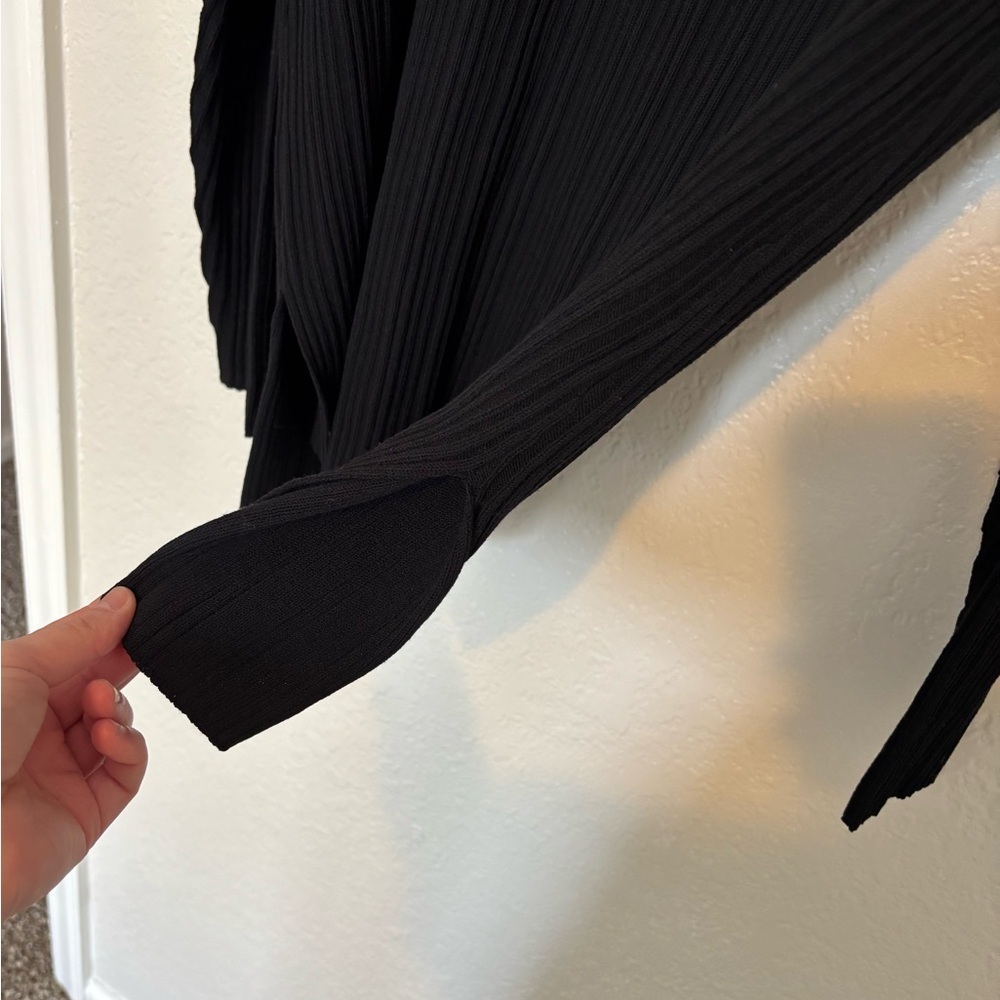Bloomingdale's Classic Black Ribbed Long Sleeve Top - Picture 7 of 7